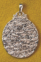 Pendentif de Manjushri en métal argenté – Sagesse transcendante La Magie du Bouddha.