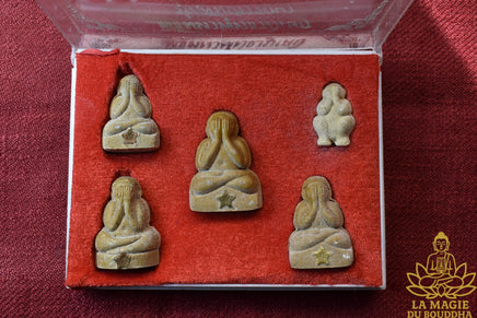 Lot de 5 amulettes protectrices Phra Pidta Phithi Maha Phuttha Phisek - Wat Aomnoi La Magie du Bouddha.