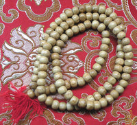 Collection de reliques sarira, chapelet et image du Bouddha.