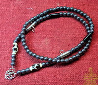 Collier en hématite et Dzi de longue vie pour trois amulettes thaïlandaises
