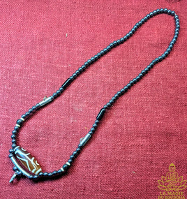 Collier thaï en hématite avec Dzi à trois yeux pour trois amulettes La Magie du Bouddha.