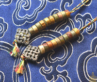 Chapelet tibétain mala noir avec Ye Ming Zhu et compteurs jaspe La Magie du Bouddha.