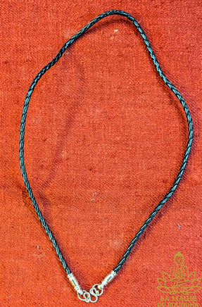 Cordon tressé noir pour porter une amulette La Magie du Bouddha.
