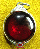 Beau pendentif en cristal rouge des Nâgas serti d'argent.