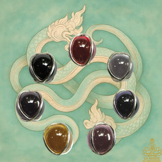 Pendentifs billes en oeil des Nâgas multicolores montées sur argent. La Magie du Bouddha.