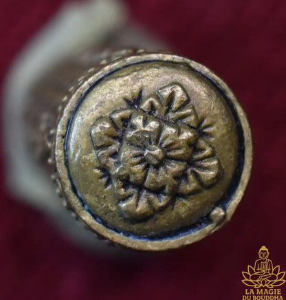 Puissante Takut Maha Mongkhön Maha Baramee - Vénérable Pkrakru Palad Winai du Wat Weluwan La Magie du Bouddha.