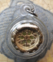 Amulette antique Dharmachakra – Roue du Dharma à six rayons (200 ans)