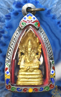 Amulette dorée de Phra Pikanet sous le roi des Nâgas – Vénérable Lersi Po Kassem La Magie du Bouddha.