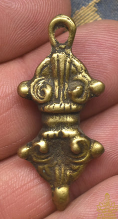 Pendentif artisanal tibétain Dorje en bronze ancien La Magie du Bouddha.