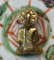 Petite amulette en laiton du Bouddha historique (Wat Suthat, Bangkok) La Magie du Bouddha.