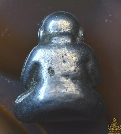 Amulette alchimique de Phra Pidta – Bénie par un Ajarn de la lignée du Wat Huay Jorakey La Magie du Bouddha.