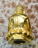 Amulette dorée du Bouddha de Fortune Jao Sua Yai – Roon Ruay Koon Ah Heng (Wat Khao Issan Thep Phrathan, 1995)
