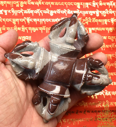 Double Dorje Vajra taillé dans une pierre sacrée Shiva Lingam La Magie du Bouddha.