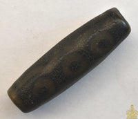 Perle sacrée tibétaine Dzi noire à trois yeux – Patine ancienne La Magie du Bouddha.