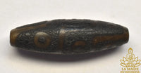 Perle sacrée tibétaine Dzi à neuf yeux ancienne patinée sombre La Magie du Bouddha.