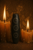 Perle sacrée tibétaine Dzi noire à trois yeux – Patine ancienne La Magie du Bouddha.
