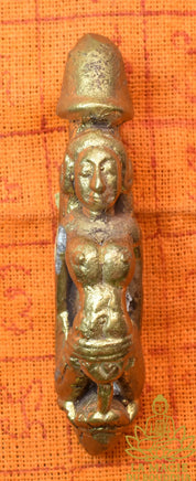 Amulette Palat Khik érotique en laiton avec femme dénudée – Talisman phallique thaïlandais La Magie du Bouddha.