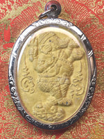 Amulette double Phra Sanghajai et Phra Pikanet – Série "Débordement de Richesses" – Wat Kok Kéma – Luang Phor Pern et Luang Phor Toh