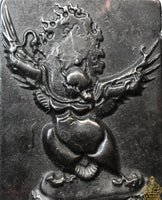 Plaque sacrée Garouda – Pierre noire magnétique sculptée (Tibet/Mongolie) La Magie du Bouddha.