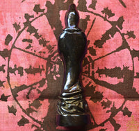 Statuette alchimique de Guan Yin protectrice – Alliage Mekkapat bleu sombre La Magie du Bouddha.