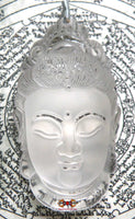 Pendentif visage de guan yin en cristal de roche. 