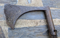 Grande hache à équarrir ancienne forgée de Bretagne – Milieu du XIXᵉ siècle La Magie du Bouddha.