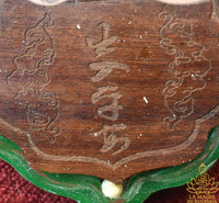 Amulette chinoise ancienne de Guan Yin aux mille bras en bois avec perle relique La Magie du Bouddha.
