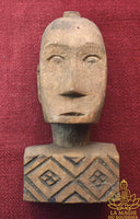 Sculpture indonésienne ancienne en bois - Visage tribal La Magie du Bouddha.