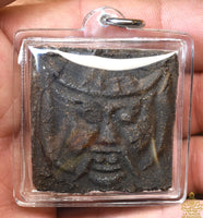 Amulette du roi Yama en pâte Cintamani – Très Vénérable Luang Phor Djua La Magie du Bouddha.