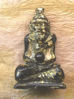 Amulette ancienne Lersi en résine noire végétale avec boule de méditation Look Geow Samadhi