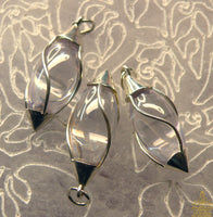 Pendentif Lingam Cristal des Nâgas – Monture Argentée | Amulette Purificatrice