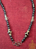 Collier en hématite et Dzi de longue vie pour trois amulettes thaïlandaises