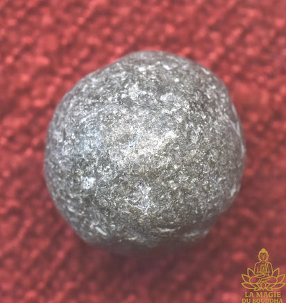 Look Aum sacré d’invulnérabilité en plomb ancien - Très Vénérable Luang Phor Huat Thammasaro du Wat Uposatharam La Magie du Bouddha.