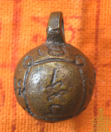 Bille sacrée Look Aum Yant ancienne en bronze - Lignée du Wat Nongpho La Magie du Bouddha.