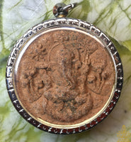 Amulette double face 2001 – Luang Phor Sothorn et Phra Pikanet – Luang Phor Foo (Wat Bang Samak) La Magie du Bouddha.