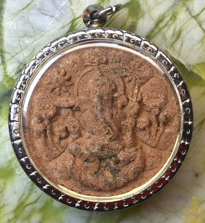 Amulette double face 2001 – Luang Phor Sothorn et Phra Pikanet – Luang Phor Foo (Wat Bang Samak) La Magie du Bouddha.
