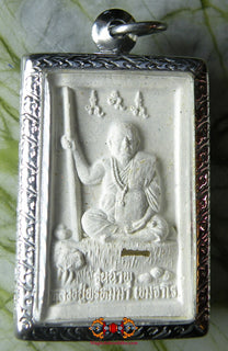Amulette Roop Lor du Très Vénérable LP Phromma Kémadjaro. La Magie du Bouddha.