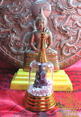 Bouddha Luang Phor Sothorn et vitrine Phra Kling Loh Dam (avec pierres reliques). La Magie du Bouddha.