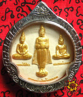 Grande amulette de Luang Phor Sothorn et Phra Pikanet - Wat Luang Phor Sothorn. La Magie du Bouddha.