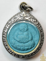 Amulette bleue Phra Sanghajai et Roue de Bouddhas – Wat Chedi Hoï – 2002
