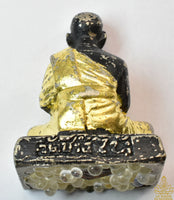 Statuette ancienne de Luang Phor Thuat avec Phra Siwali et perles reliques sarira