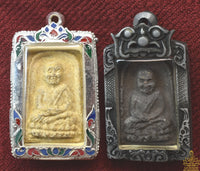Amulettes anciennes Luang Phor Thuat (jaune et noire) – bénies en 1994 par Phra Ajarn Nong (Wat Sai Khaw) La Magie du Bouddha.