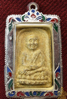 Amulettes anciennes Luang Phor Thuat (jaune et noire) – bénies en 1994 par Phra Ajarn Nong (Wat Sai Khaw) La Magie du Bouddha.