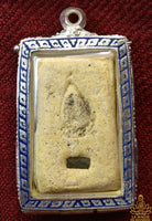 Amulettes anciennes Luang Phor Thuat (jaune et noire) – bénies en 1994 par Phra Ajarn Nong (Wat Sai Khaw) La Magie du Bouddha.