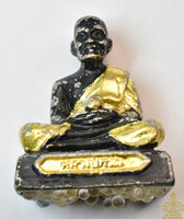 Statuette ancienne de Luang Phor Thuat avec Phra Siwali et perles reliques sarira