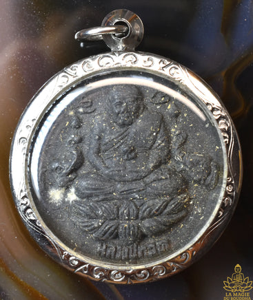 Amulette noire Luang Phor Thuat – Éléphants & Svastika sacrée (Phutta Uttayan Maharaj, 2010) La Magie du Bouddha.
