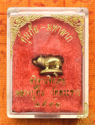 Amulette cochon magique de fortune Moo Khumphai Mahalap Athithan Jit - Très Vénérable Luang Phor Tim du Wat Phra Khao La Magie du Bouddha.