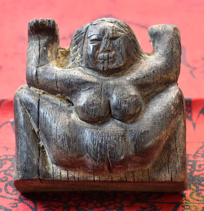 Statuette érotique ancienne de la déesse Mae Nang Pim – Sculpture tribale en bois brut La Magie du Bouddha.
