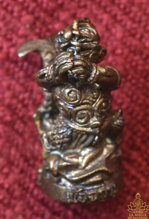 🐒 Amulette Matschanu en métal alchimique – Série « Augmenter richesse & bonheur » de LP Hong La Magie du Bouddha.