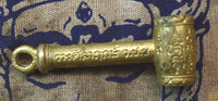 Amulette marteau consacrée par Luang Phor Men – Wat Na Tang Nok (Ayutthaya)